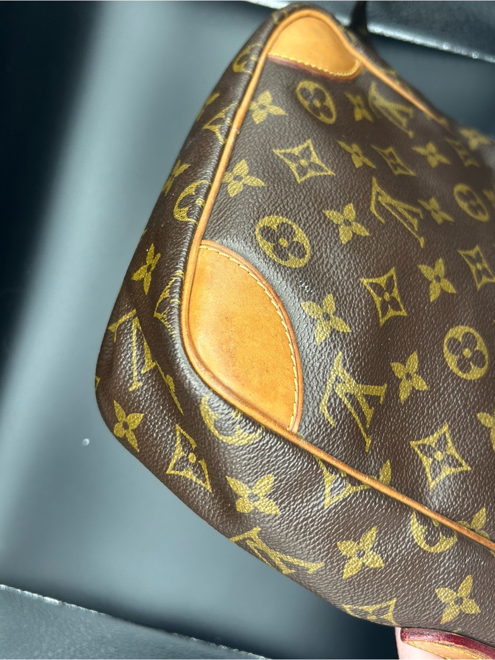 Vintage Louis Vuitton Danube MM Monogram Canvas Crossbody Messenger Bag - Picture 10 of 15